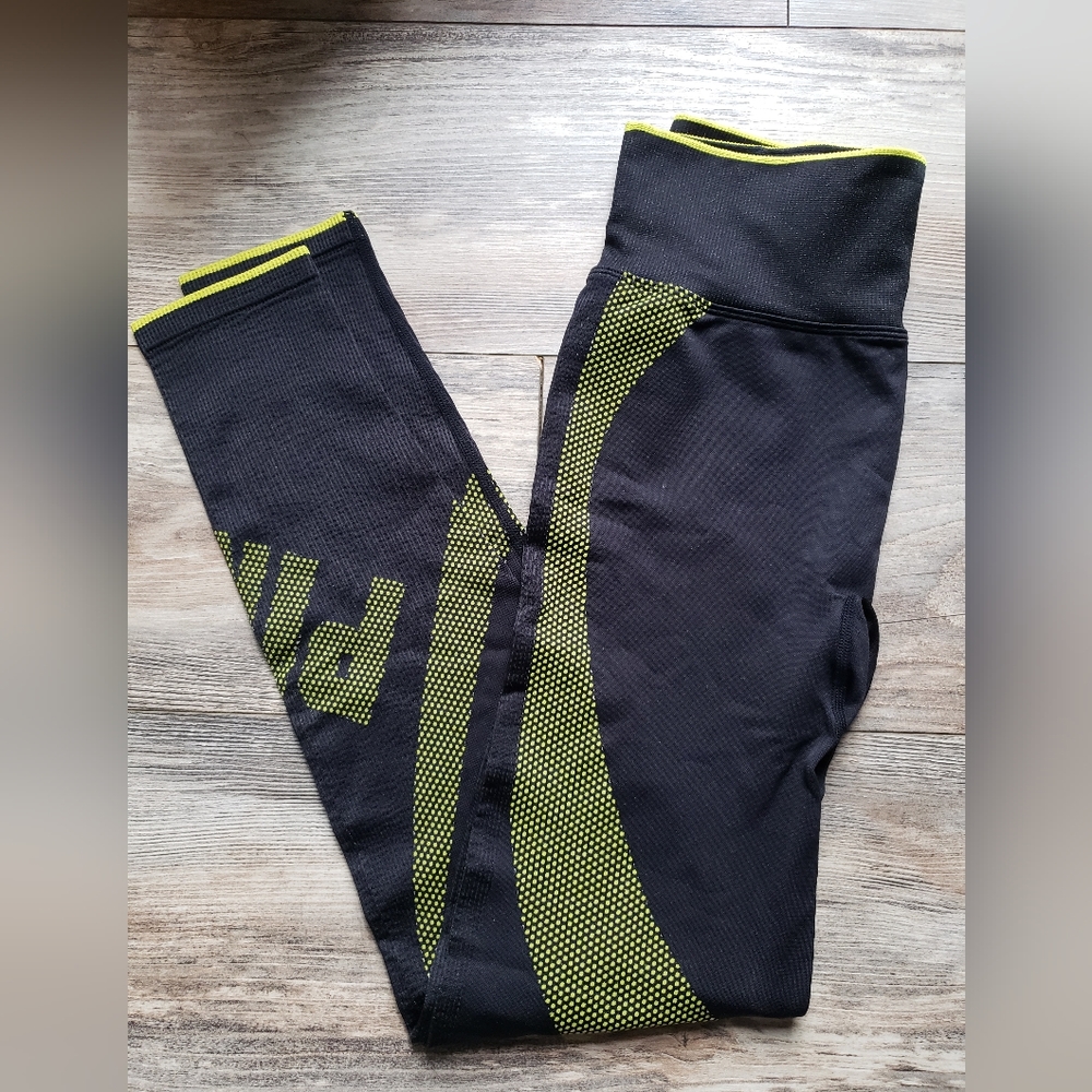 VS Pink excellent condition 👌 Active leggings